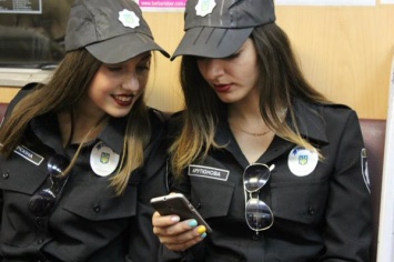 Одесский телеведущий рассказал, как девочки-полицейские занимаются фото-онанизмом