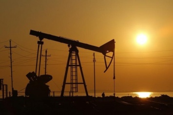 Входящие в ОПЕК страны договорились с ноября заморозить добычу нефти
