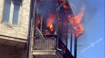 Крупный пожар в Одесской области уничтожил балконы дома на трех этажах