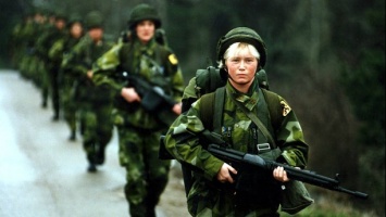 Швеция возобновляет призыв в армию для женщин