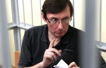 Цензура от Луценко: СМИ не должны использовать тюремные фото генпрокурора