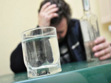 В течение недели от отравлений алкоголем в разных регионах Украины умерло 35 человек