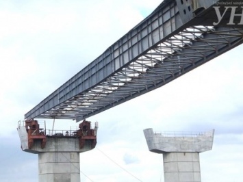 В Запорожье планируют в следующем году частично запустить движение на мосту через Старый Днепр