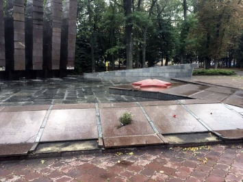 Вандалы испортили в Кривом Роге памятник истории (фото)