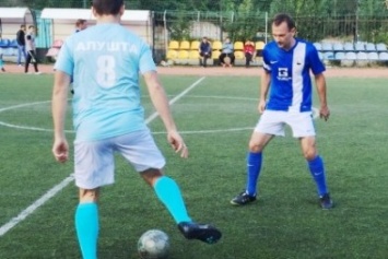 Алуштинцы громят всех соперников в «мини» Чемпионате Ялты