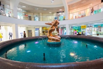 Возвращение «Купальщицы»: в Ялте открылся торговый центр «Фонтан», вернувший городу любимую скульптуру