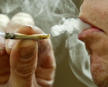 Ученые: Курение конопли повышает угрозу рецидива психоза