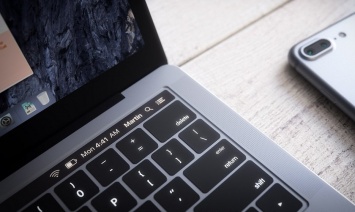 Анонс нового MacBook с OLED-панелью состоится в октябре