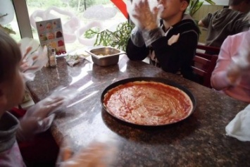 В Северодонецке состоялся детский мастер-класс по приготовлению пиццы