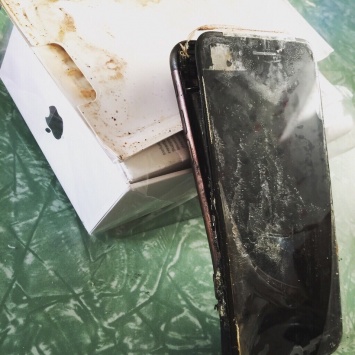 Китаец пожаловался на взорвавшийся iPhone 7