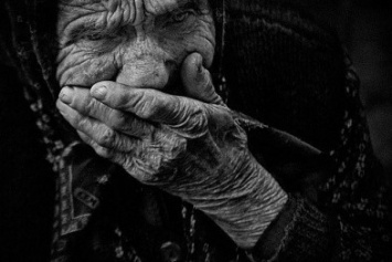Полиция Днепра не знает, как помочь бабушке из Азербайджана