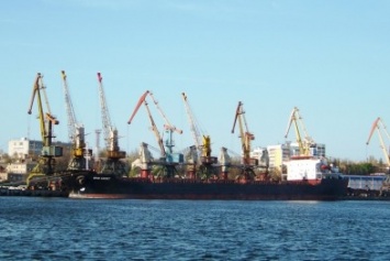 Министр инфраструктуры анонсировал запуск пилотного проекта в порту "Октябрьск"
