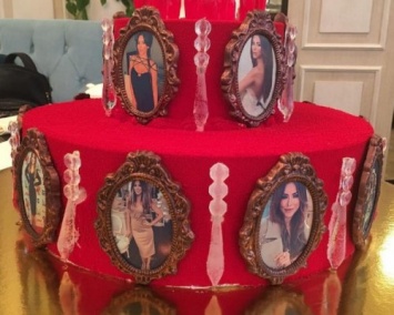 Ани Лорак похвасталась необычным праздничным тортом