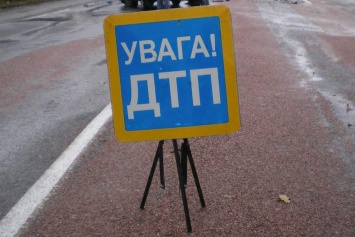 В центре Киева водитель снес на авто подземный переход и бросил машину