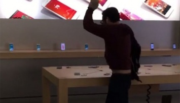 Француз разгромил магазин Apple Store