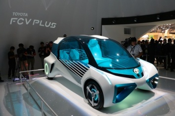 На парижском автосалоне Toyota представила новый водородный автомобиль