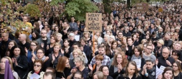 В Варшаве прошел многотысячный протест против запрета абортов