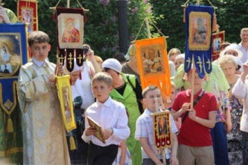 Школьники начали православных крестный ход в Екатеринбурге