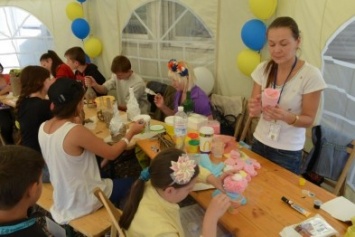 Криворожские спасатели и гости из Германии устроили праздник для детей переселенцев (ФОТО)