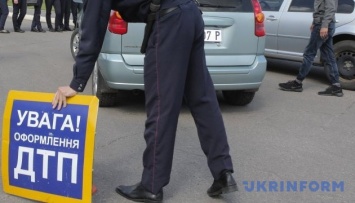 В Черновцах водитель маршрутки сбил мужчину и врезался в дом