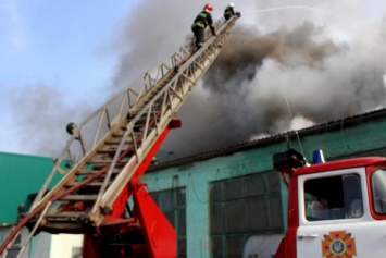 В Тернополе ликвидировали пожар на путевом заводе