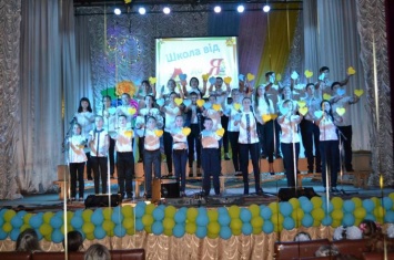 В Луганской области школа номер один во всем отпраздновала свой 80-летний юбилей