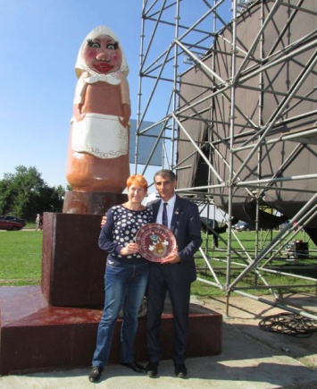 В запорожском селе на месте Ленина установили картошку