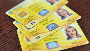 Киевляне могут поменять старый паспорт на ID-карту