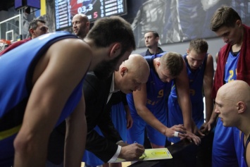 Одесские баскетболисты разгромно проиграли в Днепре