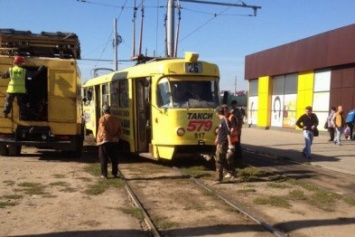 В Харькове трамвай "дрифтовал" прямо на остановке (ФОТОФАКТ)