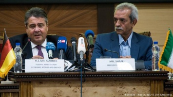 Габриэль открыл экономический форум в Тегеране