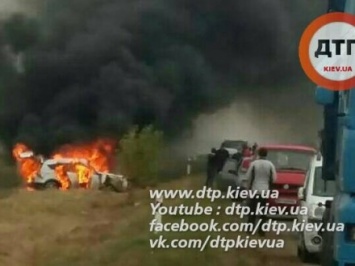 Автомобиль с хасидами попал в ДТП на трассе Киев-Одесса и загорелся