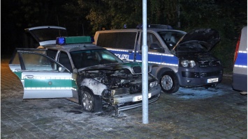 Печальное зрелище: сгоревшие полицейские автомобили в Германии (ФОТО, ВИДЕО)