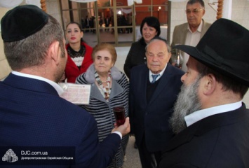 В Днепре состоялась шикарная свадьба еврейских пенсионеров