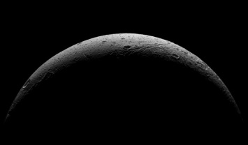 Еще на одном спутнике Сатурна может скрываться подповерхностный океан