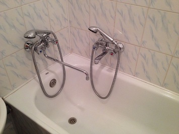 Сеть "порвало" фото ванной в гостинице Львова
