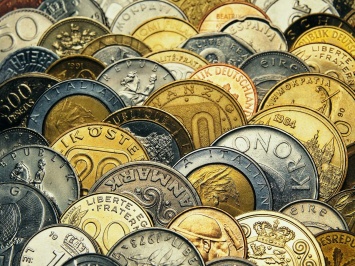 В Киеве у мужчины отняли дорогостоящую коллекцию монет