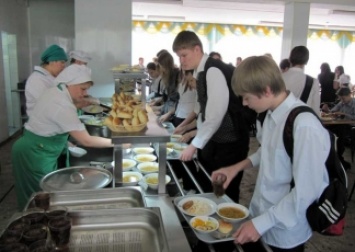 В Чернигове отчитались о питании школьников