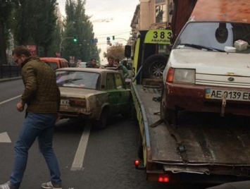 Демонтаж кофе-машины в Киеве закончился ДТП и потасовкой