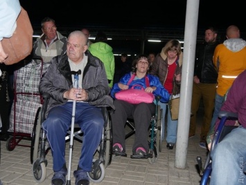 Полсотни инвалидов-переселенцев вернулись на родину, не дождавшись обещанной помощи от Одесской ОГА