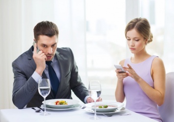 Смартфон способен улучшить отношения в браке