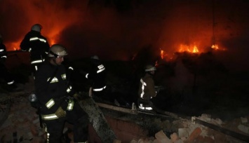 В Харькове больше 100 пожарных тушили склад стройматериалов
