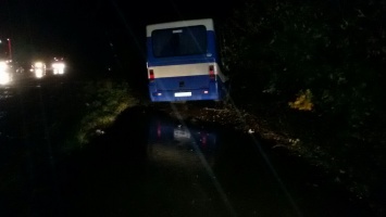 В Ровенской обл. грузовик столкнулся с рейсовым автобусом, один человек погиб, одиннадцать пострадавших