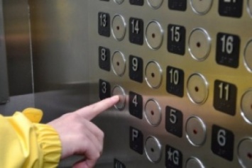 В Запорожье молодую девушку чуть не изнасиловали в лифте