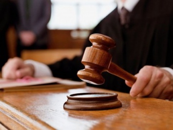 Судья в нарушение закона оштрафовал адвоката за съемку в заседании