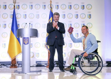 Порошенко раздал ордена и медали олимпийцам и паралимпийцам за победы в Рио