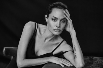 Анджелина Джоли начала посещать психолога