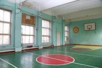 Азовстальцы отремонтируют спортзал в мариупольской школе