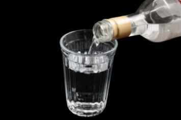 В Украине от некачественного алкоголя ежегодно умирают 10 тысяч человек, - "Укрводка"