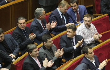 Депутаты получили надбавок за интенсивность труда 2,3 млн грн